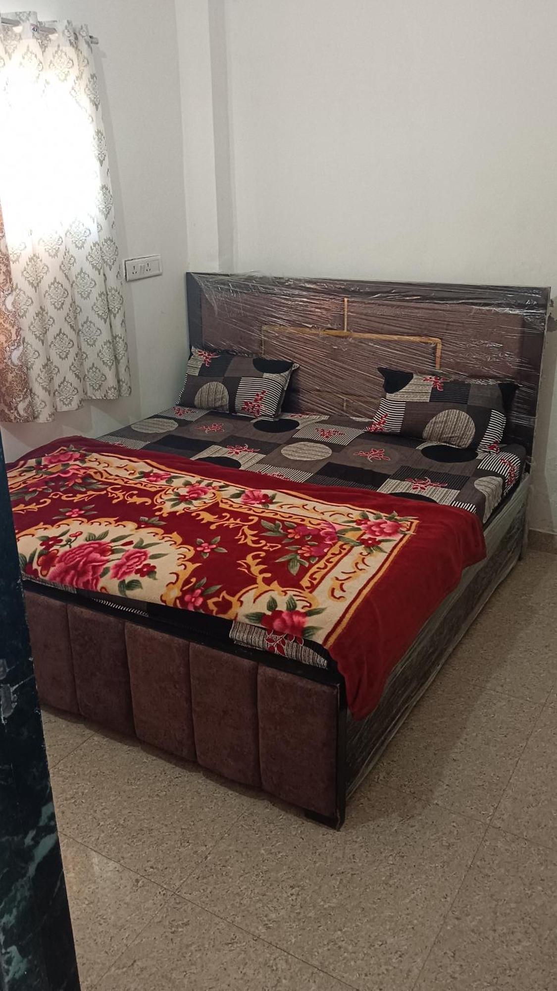 Shri Prabhu Dham Hotel Vrindavan