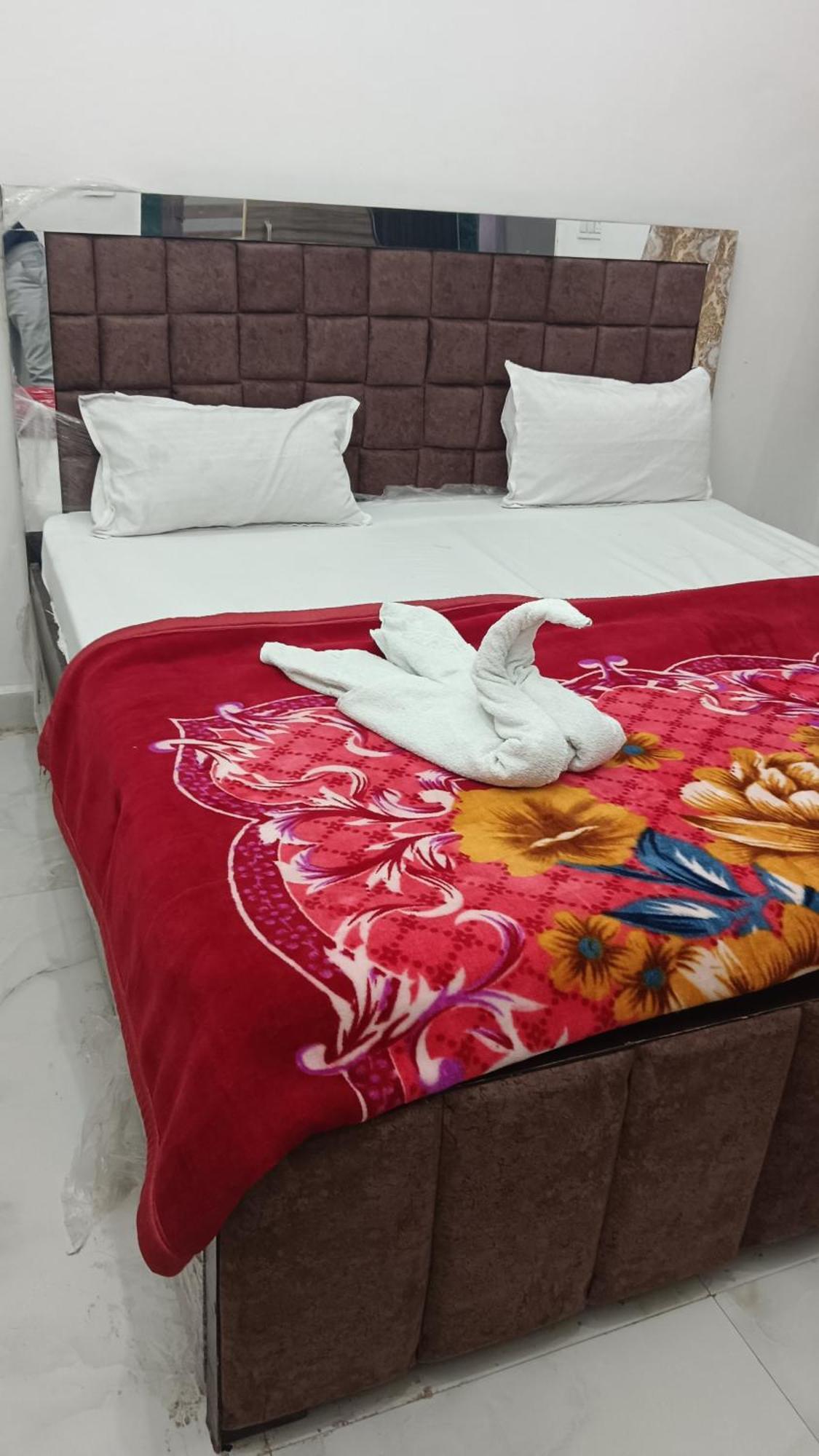 Shri Prabhu Dham 5* Vrindavan